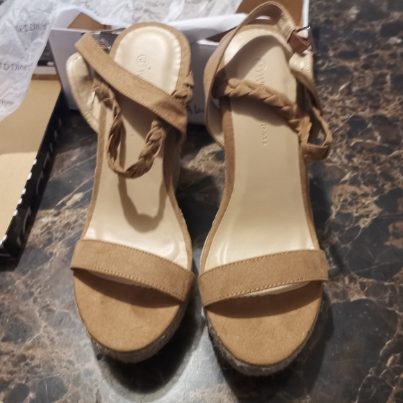 Selling brand new still in the box wedges - Picture 5 of 6